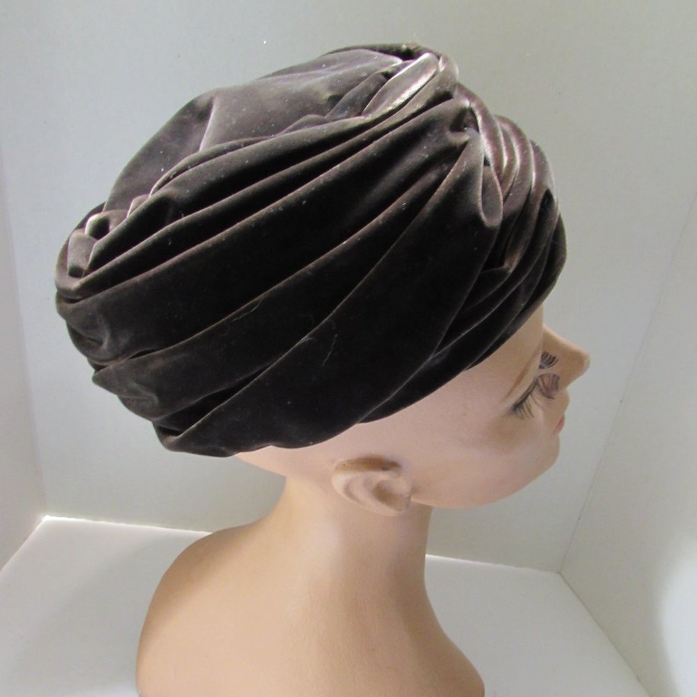 SALE Vintage Pleated Velvet Chocolate Brown Turban Style Hat - Picture 3 of 9